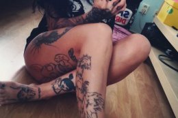 selfie tattoo Dwarfie Suicide, 27let , Ostrov